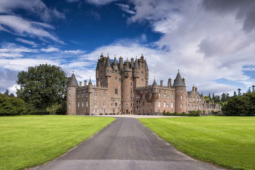 Κάστρο Glamis μια συννεφιασμένη μέρα στη Σκωτία