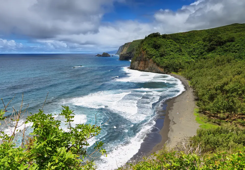 Gorgeous view on a semi-cloudy day of the Pololu Valley Lookout, one of the best things to do on the Big Island