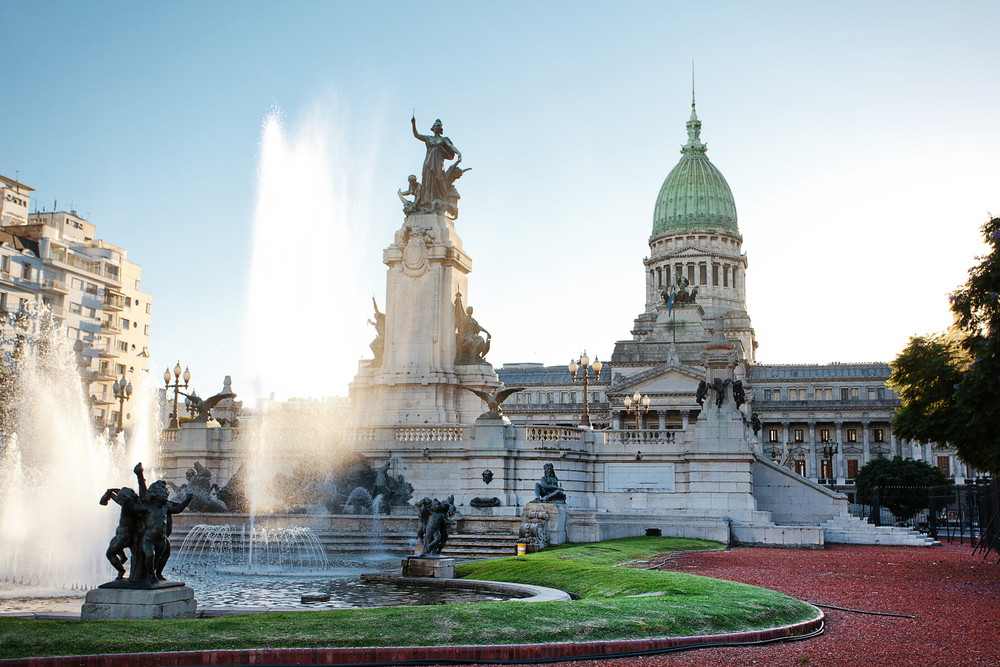 Απογευματινή θέα στο υπέροχο κτίριο του Εθνικού Κογκρέσου στο Μπουένος Άιρες