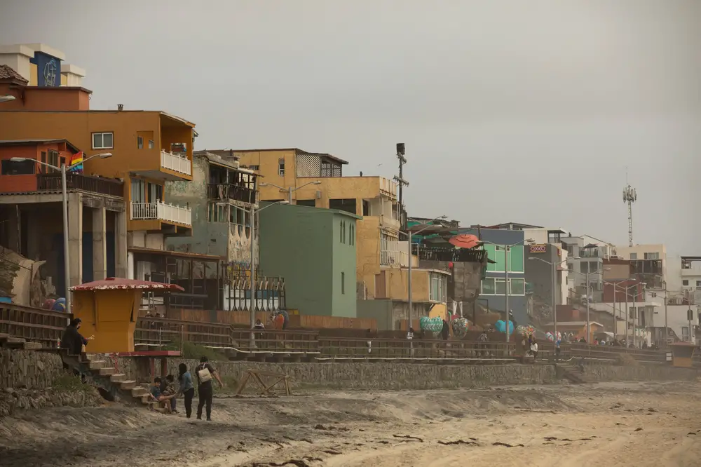 Photo of the run-down neighborhood of Playa de Tijuana pictured for a guide titled Is Tijuana Safe to Visit with its run-down buildings overlooking the hazy ocean 