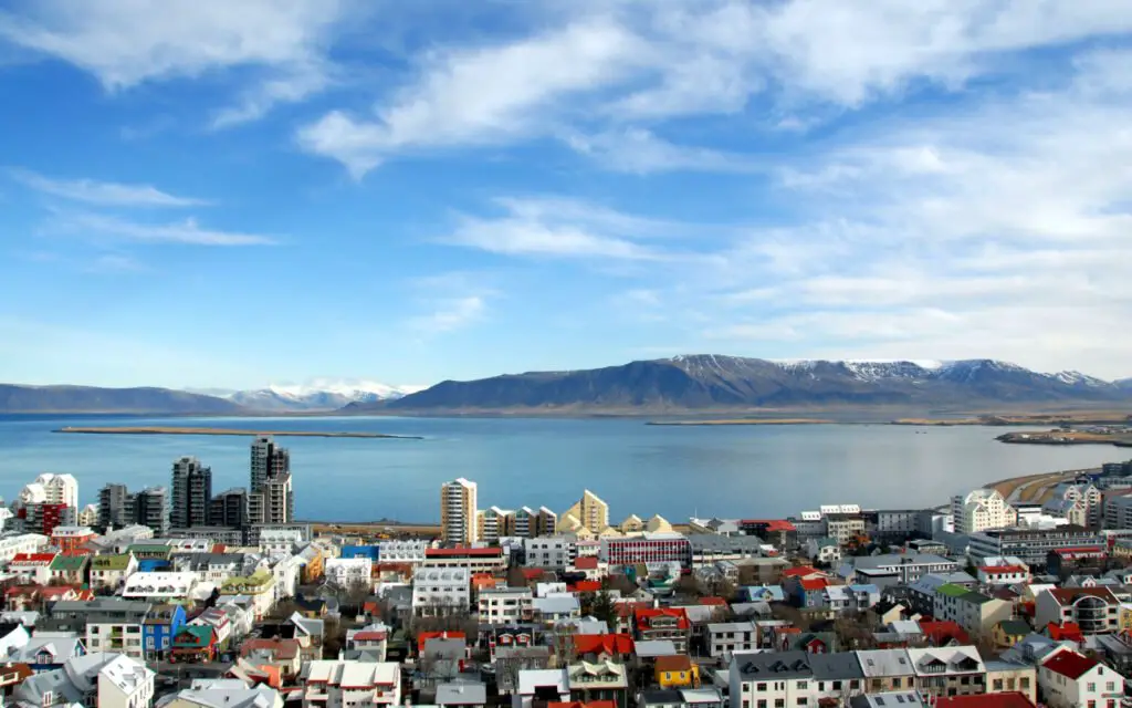 Πόσο διαρκεί μια πτήση προς Ισλανδία από τις ΗΠΑ;