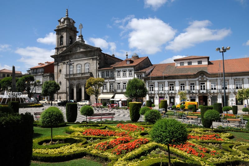 Πλατεία Guimaraes - τι να επισκεφτείτε στην Πορτογαλία - πράγματα που πρέπει να επισκεφτείτε στην Πορτογαλία - μέρη που πρέπει να επισκεφτείτε στην Πορτογαλία - μέρη για επίσκεψη - Πορτογαλία τι να επισκεφτείτε