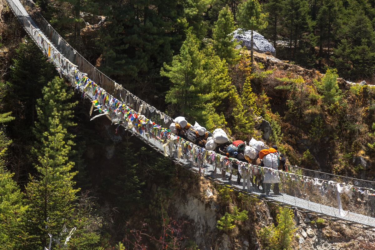 κρεμαστή γέφυρα στο Everest Base Camp Trek